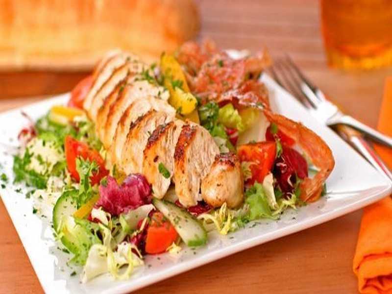 Hühnerbrust-Salat mit San Daniele und Kartoffel-Dressing