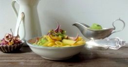 Penne Rigate mit Brokkoli-Rahm & roter Zwiebel