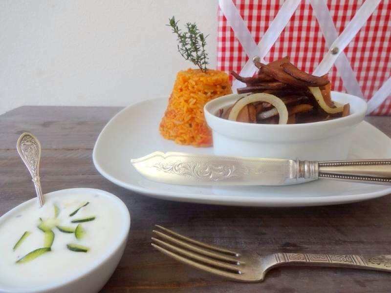 Saitan-Gyros mit Tomaten-Reis und Tzaziki