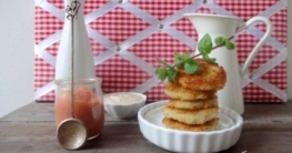 Vegane Mini-Rösti auf Mandel-Sahne mit Rhabarber-Kompott Rezept