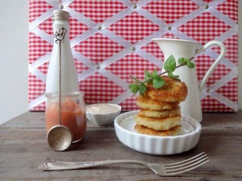 Vegane Mini-Rösti auf Mandel-Sahne mit Rhabarber-Kompott Rezept