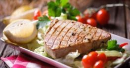 Mariniertes Thunfischsteak