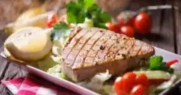 Mariniertes Thunfischsteak