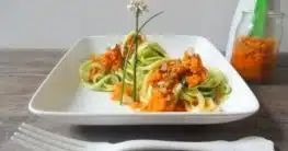 Zucchini-Tagliatelle mit Möhren-Pesto