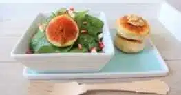 Spinat-Salat mit Feige, Feta & Walnuss-Talern