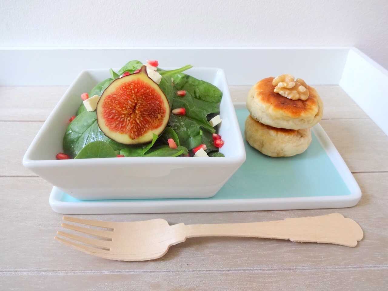 Spinat-Salat mit Feige, Feta & Walnuss-Talern