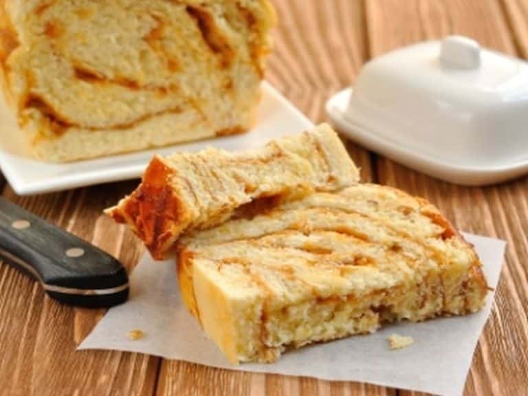 Brotkuchen mit Äpfeln nach Großmutters Art Rezept