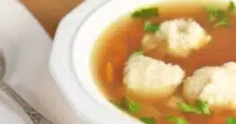 Grießklöschensuppe