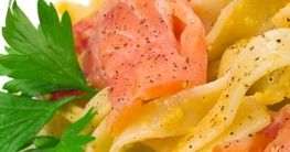 Tortiglioni mit Lachs in Safransosse