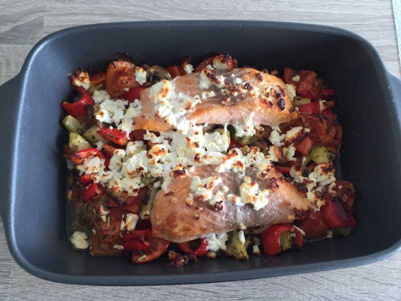 Low Carb Lachs mit Ofengemüse