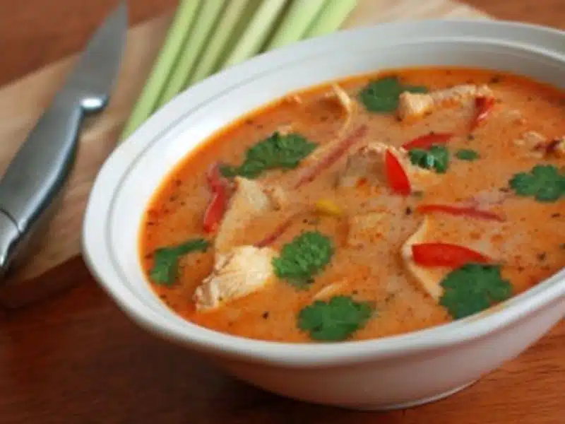 Rotes Thai Curry mit Hähnchen