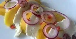 Büffelmozzarella mit Mangoscheiben