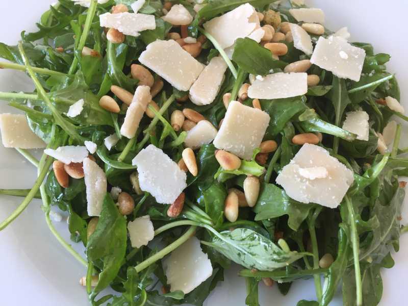 Rucola-Basilikum-Salat