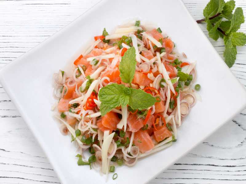 Thai-Salat mit Lachs