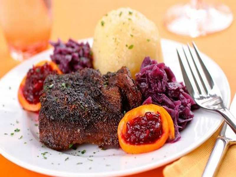 Gebratene Gans mit Kartoffelknödel