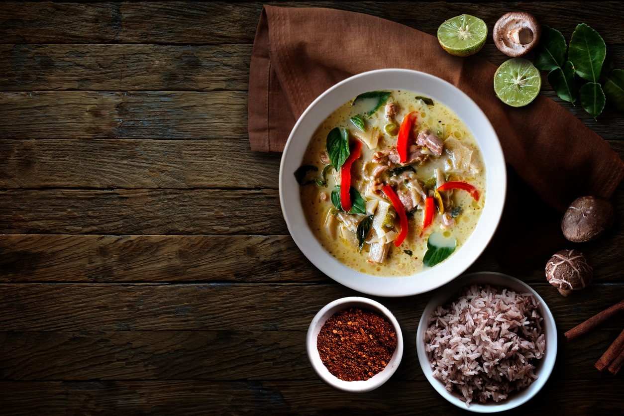 Asia-Suppe mit Huhn und Gemüse