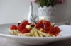 Linguine mit Tomaten-Sugo und gebackenem Feta